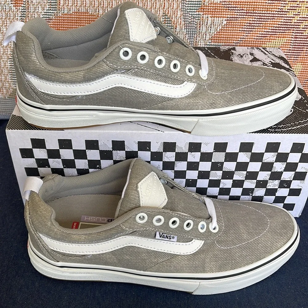 Vans WMNS Kyle Walker (Denim) Gray/White
VN0A5JIE9BM
Sneakers - athletic shoes - Picture 2 of 16